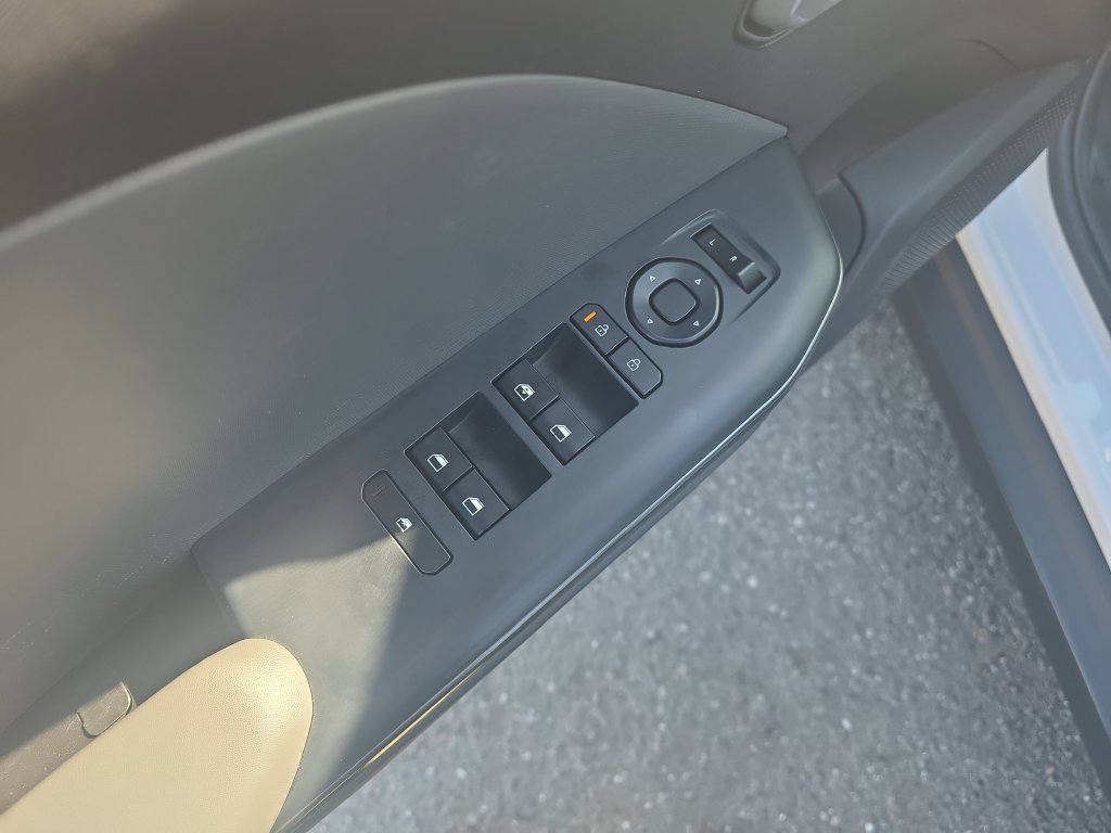 Used 2025 Kia K4 FWD image 11