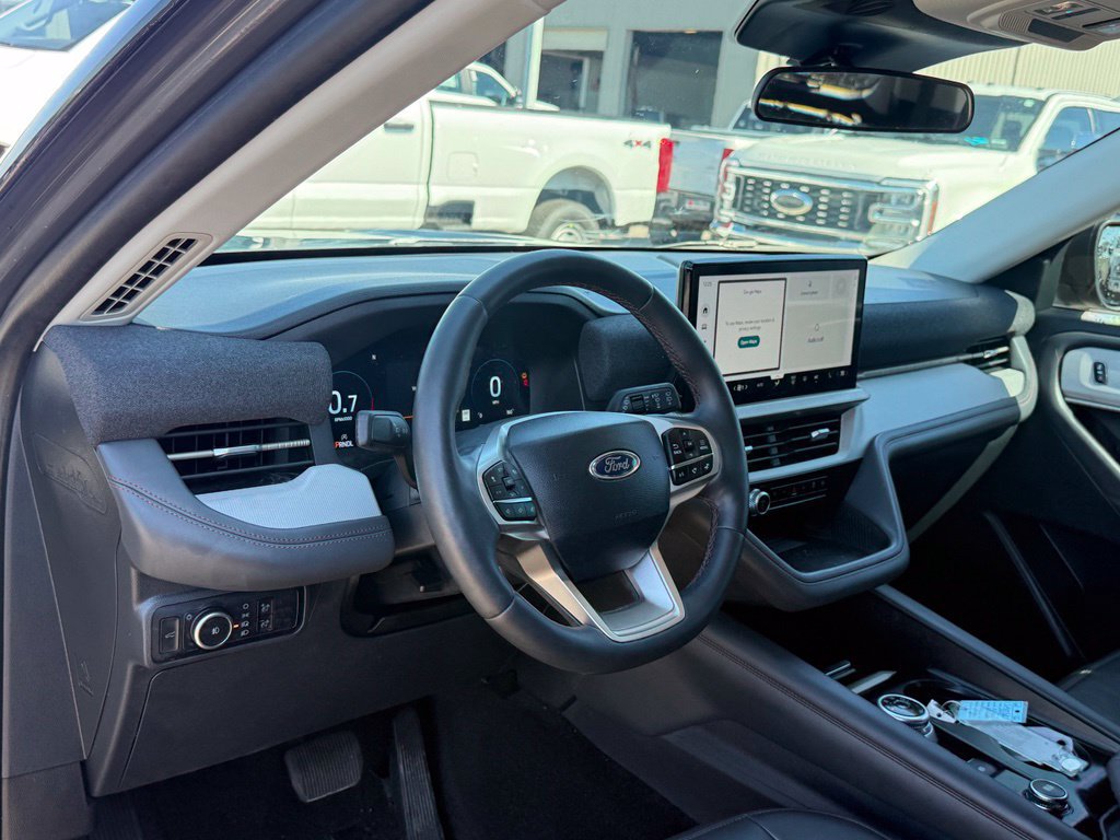 Used 2025 Ford Explorer Active w/ Active Comfort Package RWD image 4