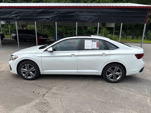 Used 2023 Volkswagen Jetta SE w/ Panoramic Sunroof Package FWD image 6