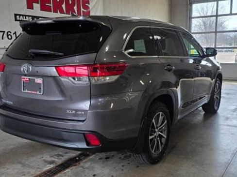 Used 2018 Toyota Highlander XLE image 5