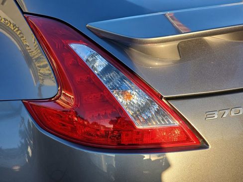 Used 2017 Nissan 370Z w/ Sport Package image 39