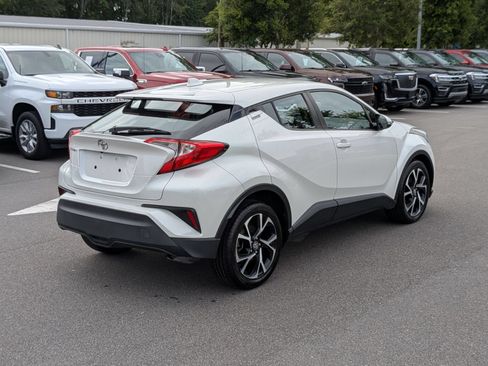Used 2020 Toyota C-HR XLE FWD image 3