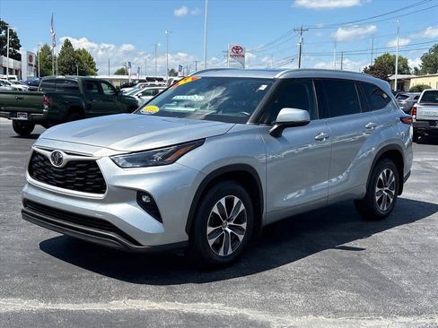 Used 2022 Toyota Highlander XLE AWD/4WD image 25