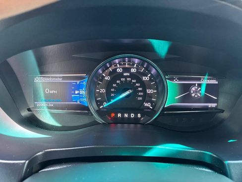 Used 2016 Ford Explorer XLT w/ Equipment Group 202A AWD/4WD image 17