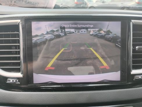 Used 2023 Chrysler Pacifica Touring-L FWD image 20