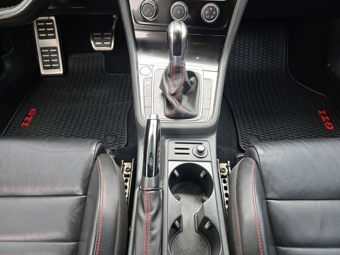 Used 2017 Volkswagen GTI SE image 19