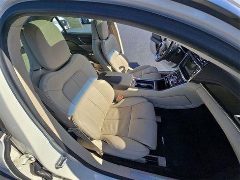 Used 2018 Lincoln Continental Reserve image 30