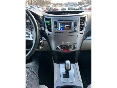 Used 2014 Subaru Outback 2.5i Premium image 18
