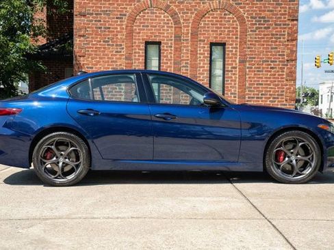 Used 2017 Alfa Romeo Giulia Ti w/ TI 19" Sport Package AWD/4WD image 4