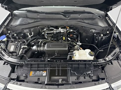 Used 2023 Ford Explorer XLT image 28