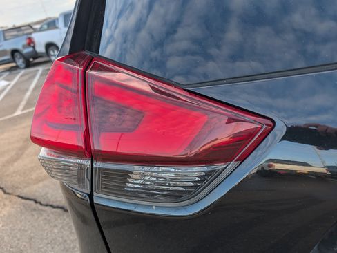 Used 2017 Nissan Rogue SV image 17