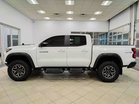 Used 2024 Chevrolet Colorado ZR2 w/ Technology Package AWD/4WD image 6