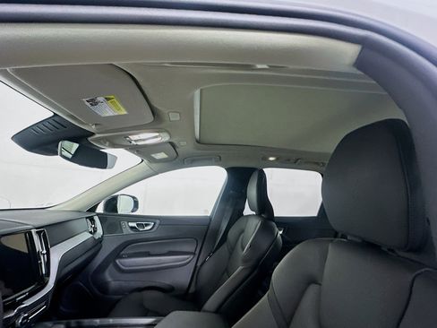Used 2025 Volvo XC60 B5 Plus image 23