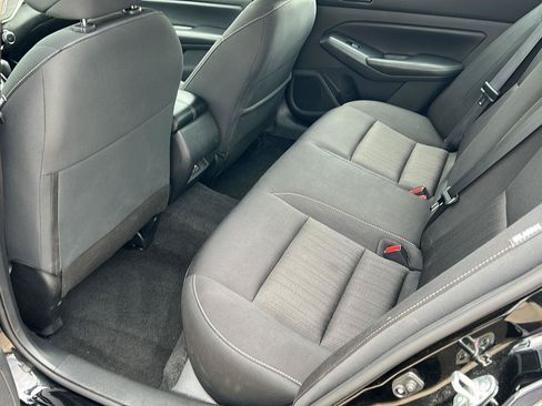 Used 2024 Nissan Altima 2.5 SV FWD image 18