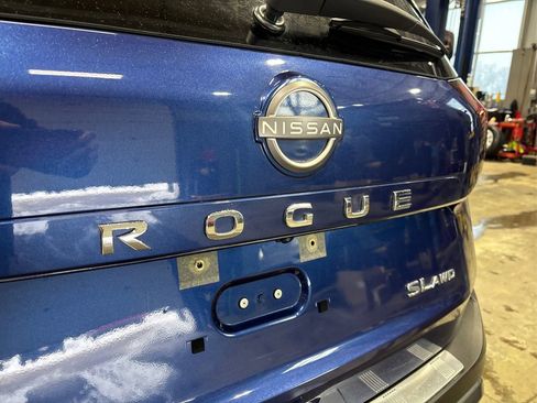 Used 2023 Nissan Rogue SL w/ SL Premium Package image 15