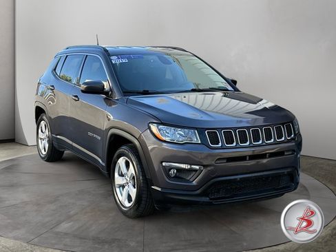 Used 2019 Jeep Compass Latitude w/ Popular Equipment Group FWD image 1