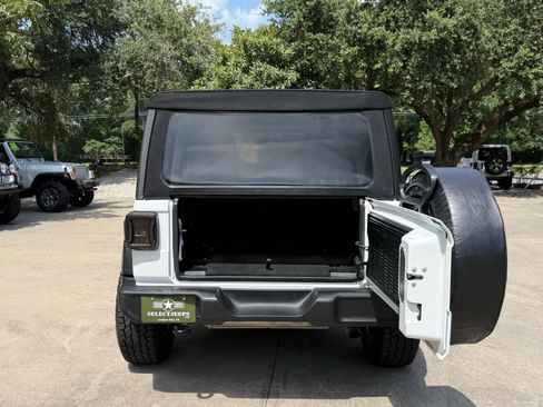 Used 2018 Jeep Wrangler Unlimited Sport AWD/4WD image 15