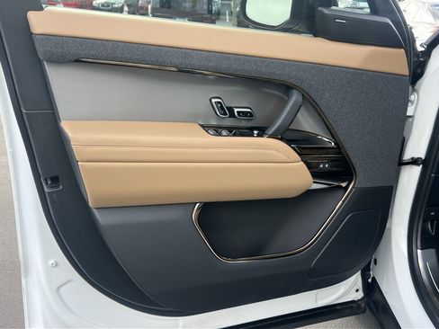 Certified 2025 Land Rover Range Rover Sport SE image 13