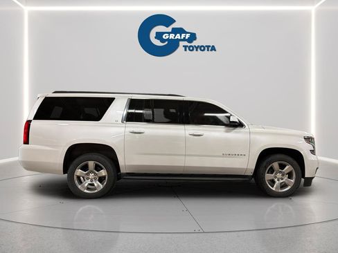 Used 2018 Chevrolet Suburban LT w/ Luxury Package AWD/4WD image 9