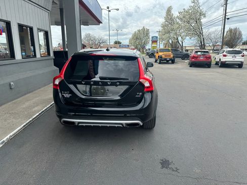 Used 2018 Volvo V60 T5 Cross Country AWD/4WD image 43