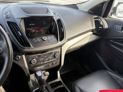 Used 2019 Ford Escape SEL image 9