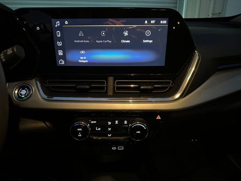 Used 2025 Chevrolet Trax LT image 18