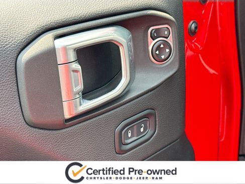 Used 2023 Jeep Wrangler Unlimited Sahara AWD/4WD image 8