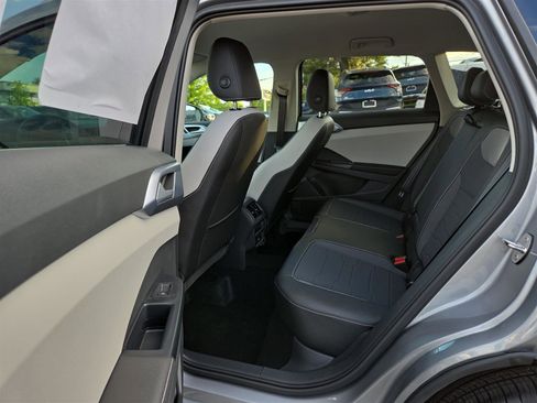 New 2025 Volkswagen Taos SE image 27