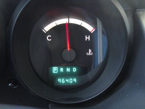 Used 2010 Dodge Grand Caravan FWD image 16