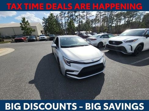 Used 2025 Toyota Corolla XSE image 3