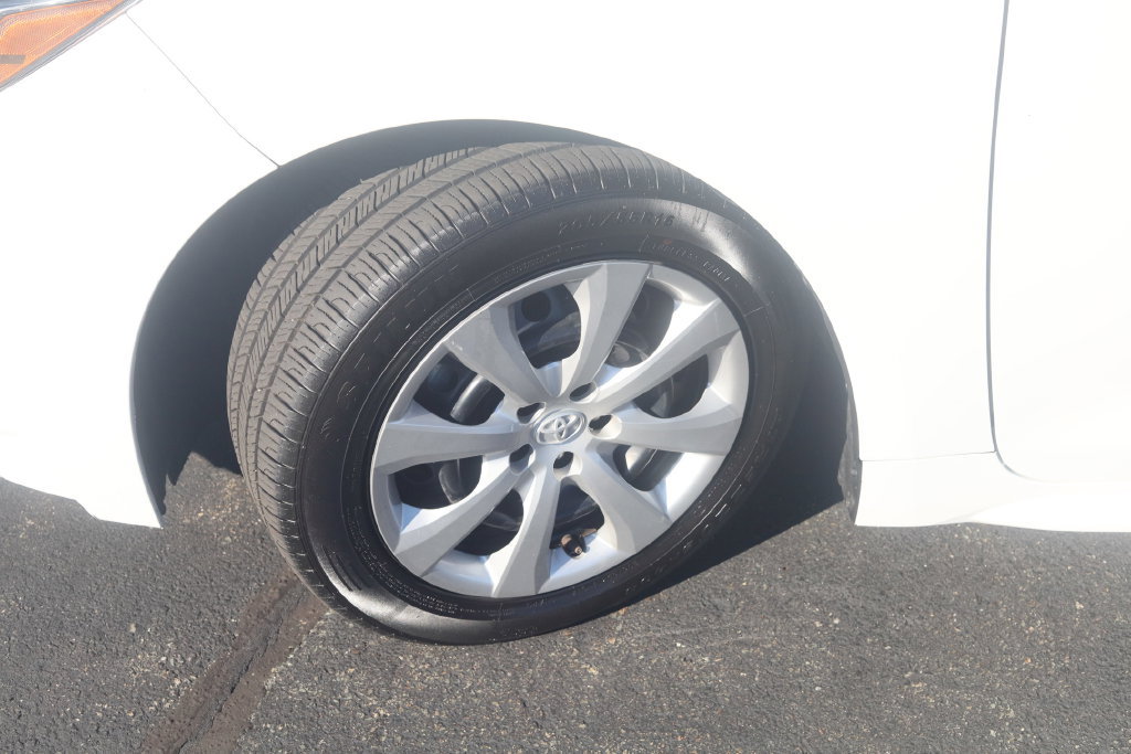 Used 2024 Toyota Corolla LE FWD image 17