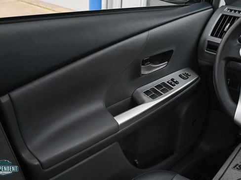 Used 2012 Toyota Prius V Two image 9