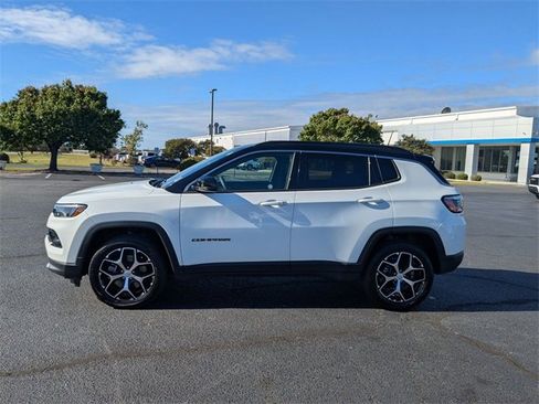 Used 2024 Jeep Compass Limited image 6