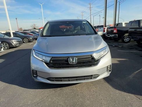 Used 2023 Honda Odyssey EX image 3