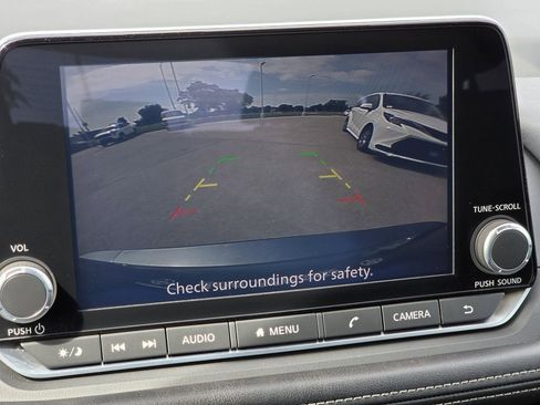Used 2025 Nissan Rogue SV FWD image 18