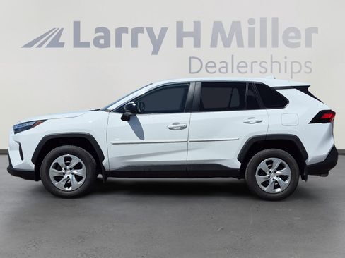 Used 2023 Toyota RAV4 LE AWD/4WD image 2
