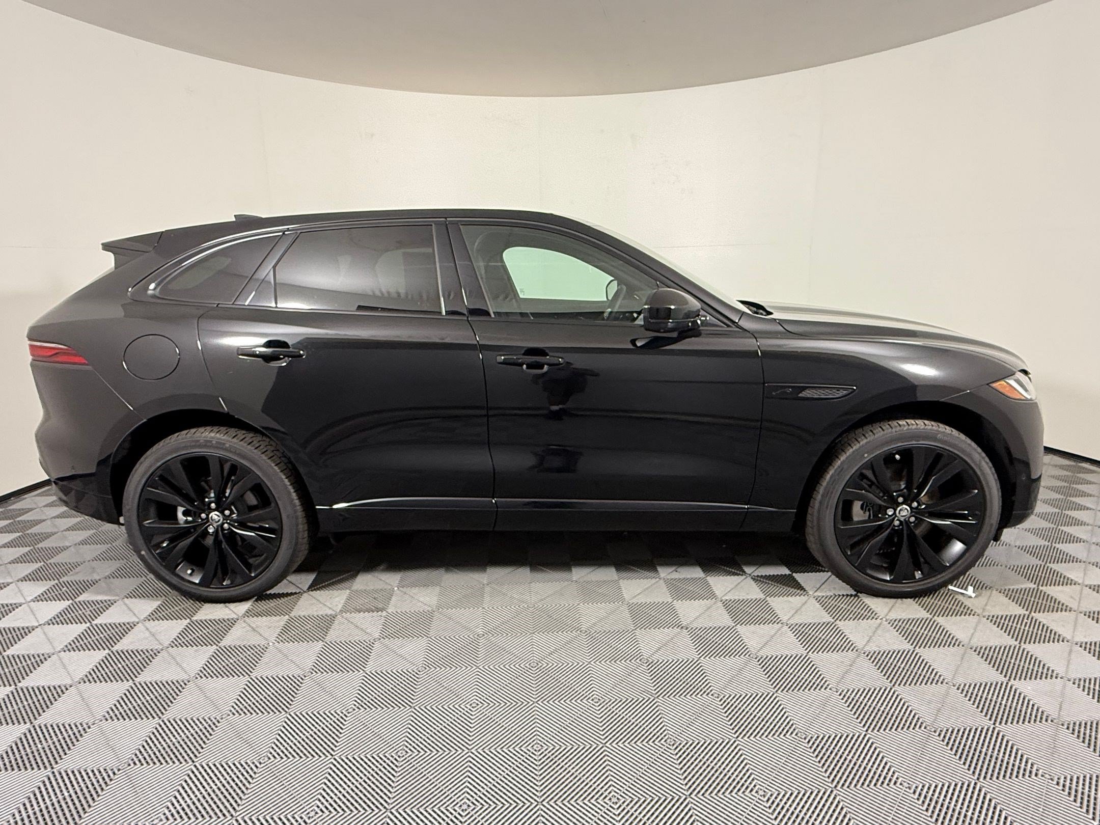 New 2026 Jaguar F-PACE R-Dynamic S AWD/4WD image 8