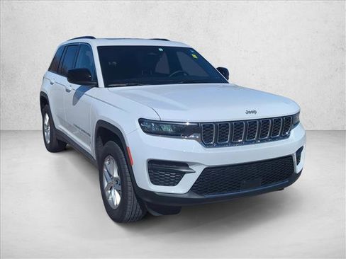 Used 2025 Jeep Grand Cherokee Laredo X w/ Luxury Tech Group I AWD/4WD image 3