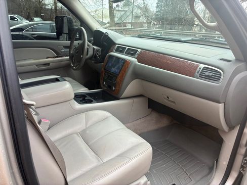 Used 2007 GMC Yukon XL 2500 SLT w/ SLT Preferred Equipment Group image 6