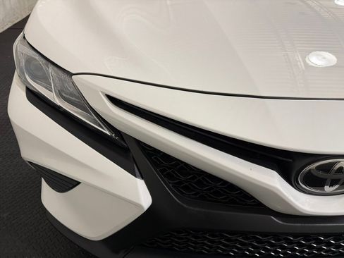 Used 2018 Toyota Camry SE image 4
