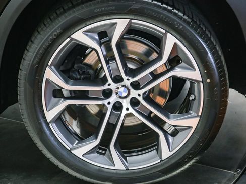 Used 2024 BMW X5 xDrive40i w/ Premium Package AWD/4WD image 11