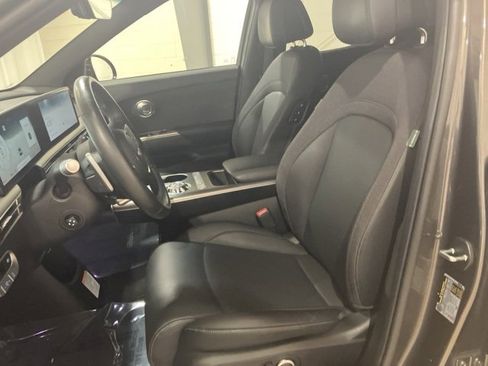 Used 2024 Genesis GV60 RWD image 11