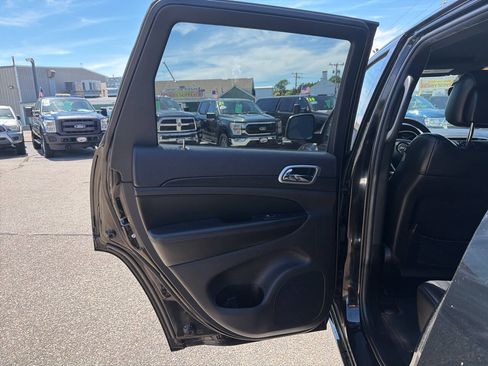 Used 2018 Jeep Grand Cherokee Altitude AWD/4WD image 25