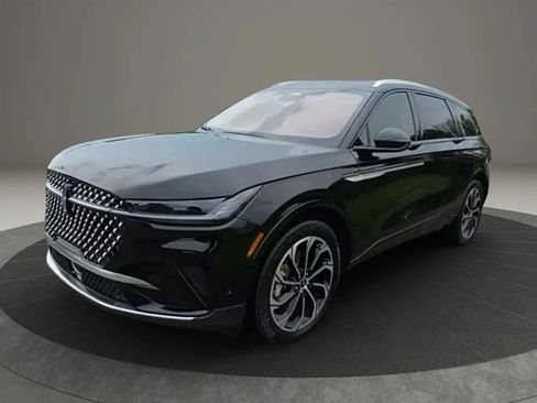 Used 2025 Lincoln Nautilus Reserve AWD/4WD image 3