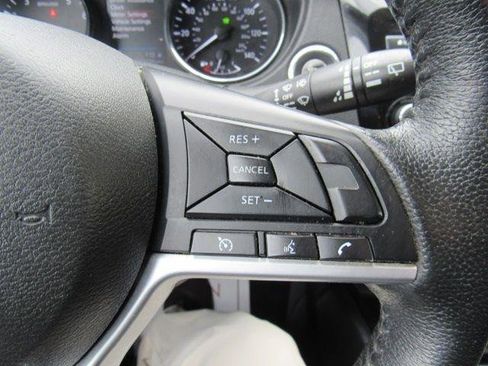 Used 2019 Nissan Rogue SV image 14