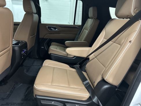 Used 2021 Chevrolet Suburban Premier w/ Premium Package image 21