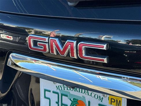 Used 2024 GMC Terrain SLT image 5