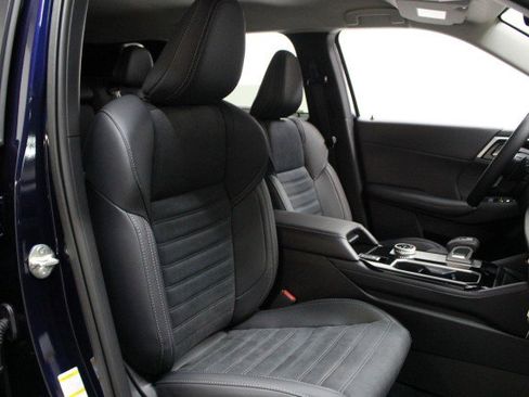 New 2025 Mitsubishi Outlander SE image 19