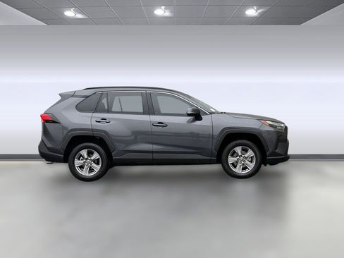Used 2022 Toyota RAV4 XLE image 7