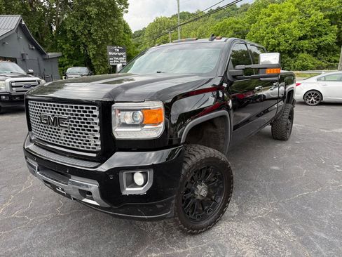 Used 2016 GMC Sierra 2500 Denali w/ Duramax Plus Package AWD/4WD image 9
